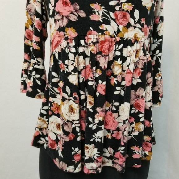 Threads Studio Top Floral Patterned Size Large - Picture 6 of 8